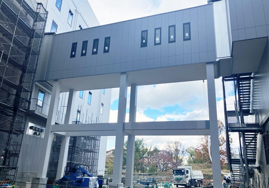 2024年11月渡り廊下（5号館（研究棟）-3号館）