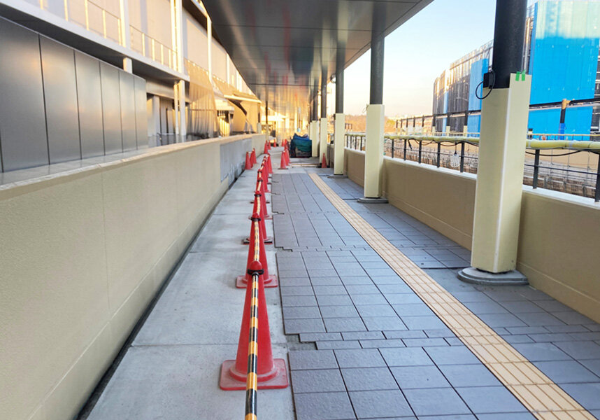2025年2月ペデストリアンデッキ タイル施工状況